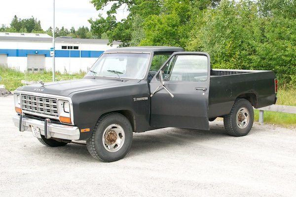 Dodge D250 small 1.jpg
