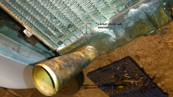 Läcker där pipen sitter i kylet..