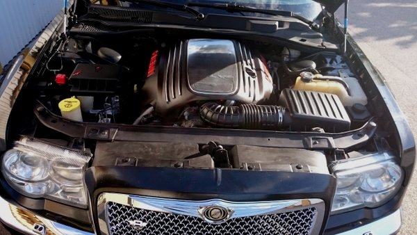 Folien på ,texter rödmålade, lister på!